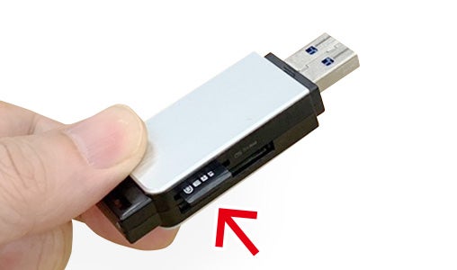把在Nintendo Switch使用的microSD卡（原來儲存位置），插入電腦的SD卡插槽（或是SD 卡讀取器等)，讓電腦進行資料讀取。
